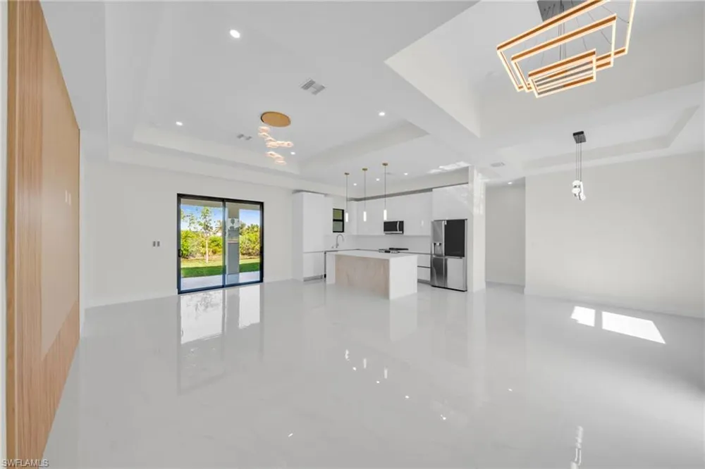 908 NE 11th Avenue Cape Coral, FL 33909
