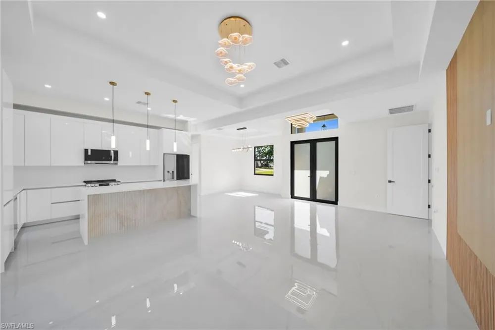 908 NE 11th Avenue Cape Coral, FL 33909