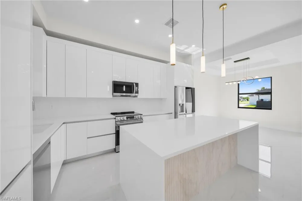 908 NE 11th Avenue Cape Coral, FL 33909