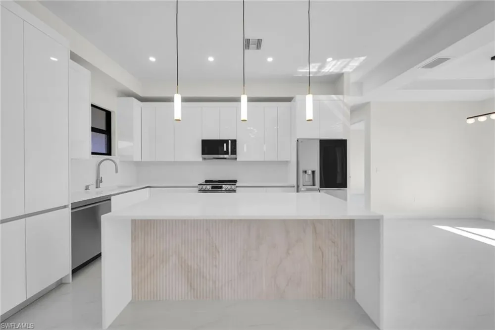 908 NE 11th Avenue Cape Coral, FL 33909