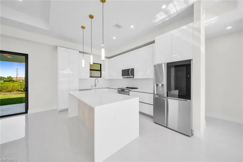 908 NE 11th Avenue Cape Coral, FL 33909