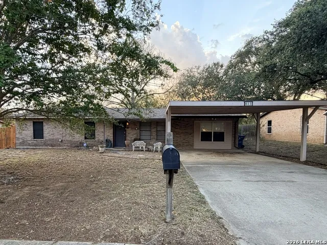 613 VAL VERDE DR Pleasanton, TX 78064