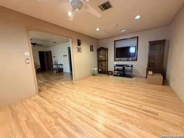 613 VAL VERDE DR Pleasanton, TX 78064