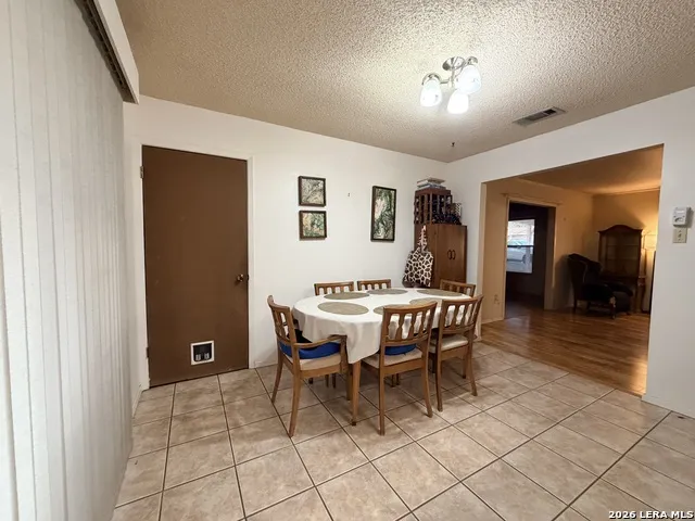 613 VAL VERDE DR Pleasanton, TX 78064