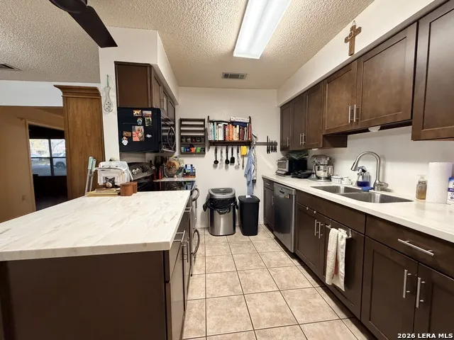 613 VAL VERDE DR Pleasanton, TX 78064