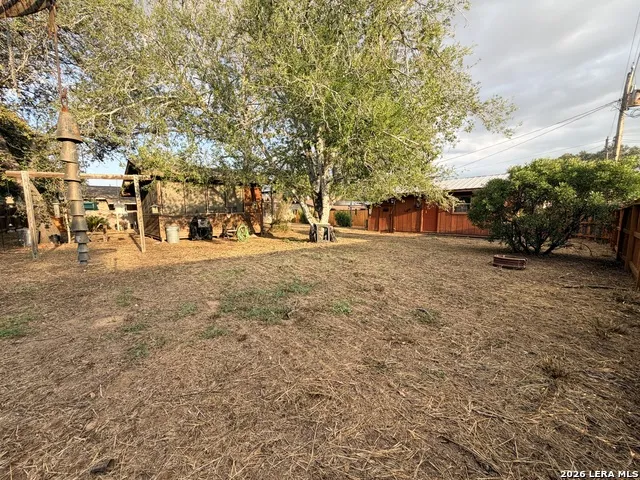 613 VAL VERDE DR Pleasanton, TX 78064