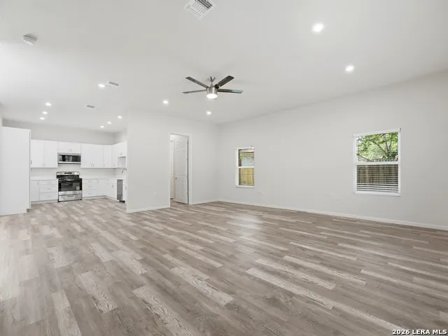 5014 Fawn Lk San Antonio, TX 78244