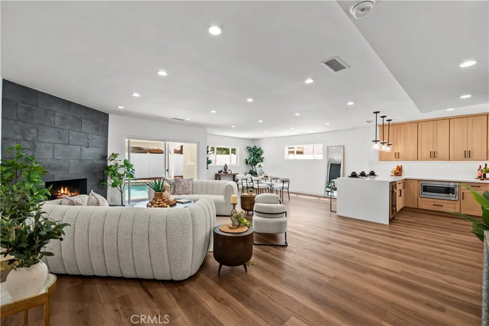 6916 Bianca Lake Balboa, CA 91406