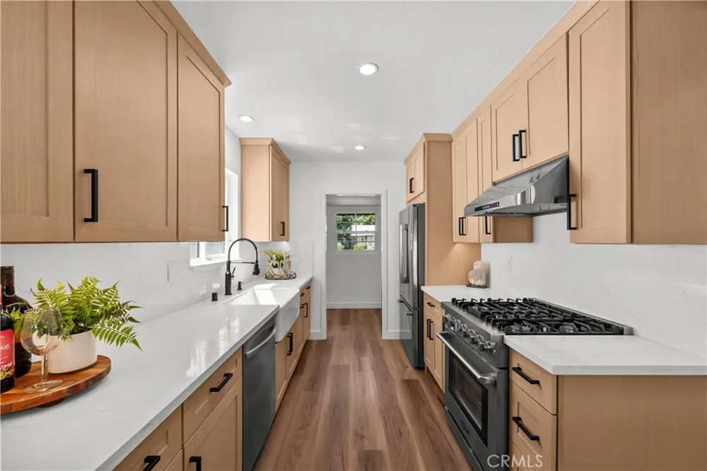 6916 Bianca Lake Balboa, CA 91406