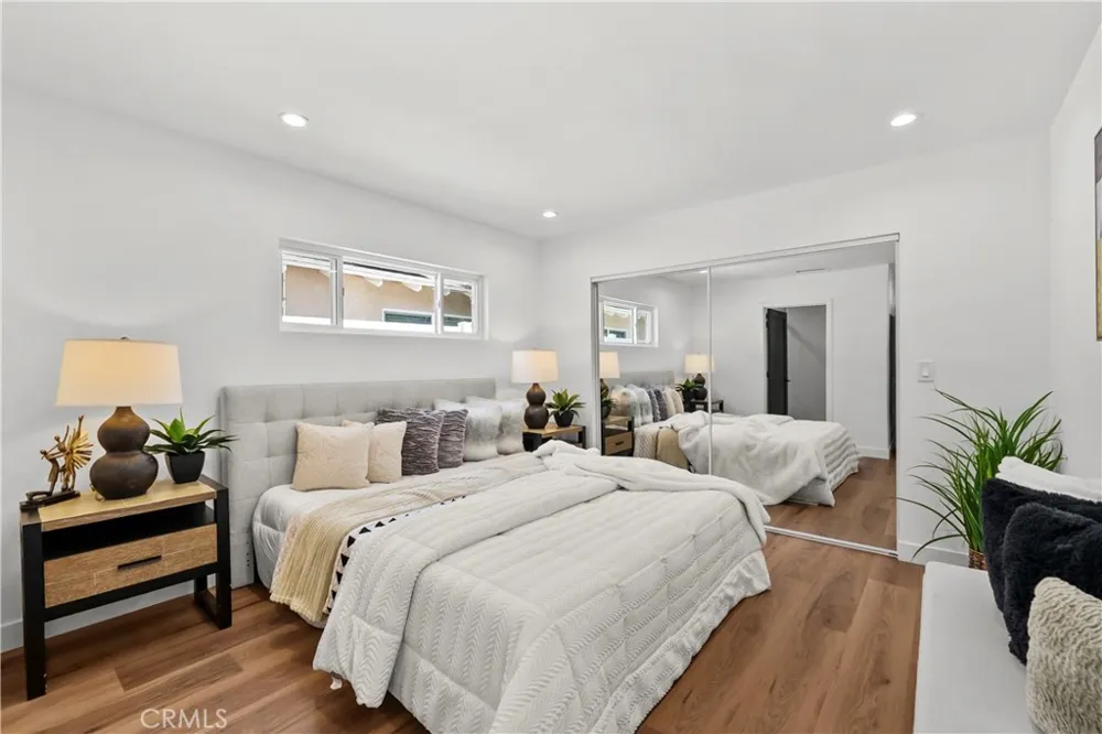 6916 Bianca Lake Balboa, CA 91406