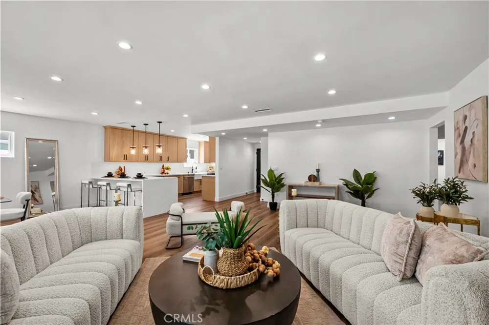 6916 Bianca Lake Balboa, CA 91406