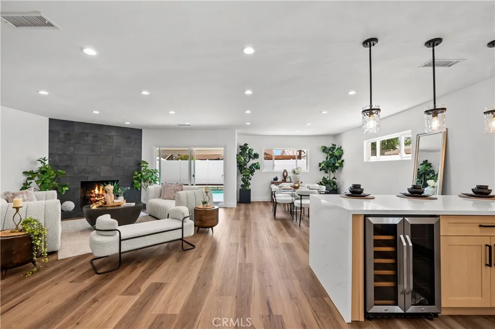 6916 Bianca Lake Balboa, CA 91406