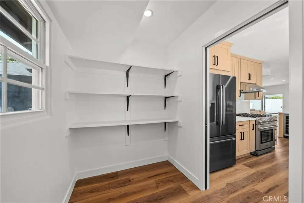 6916 Bianca Lake Balboa, CA 91406