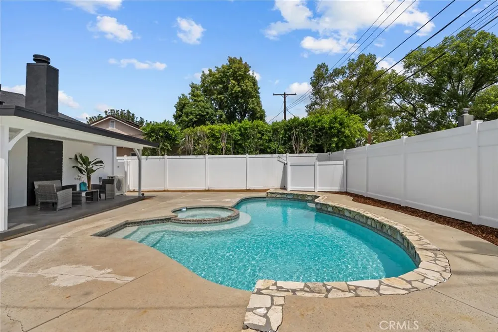 6916 Bianca Lake Balboa, CA 91406