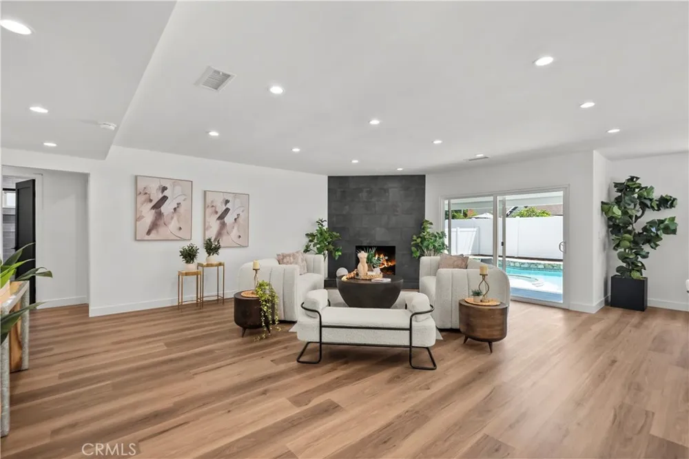 6916 Bianca Lake Balboa, CA 91406