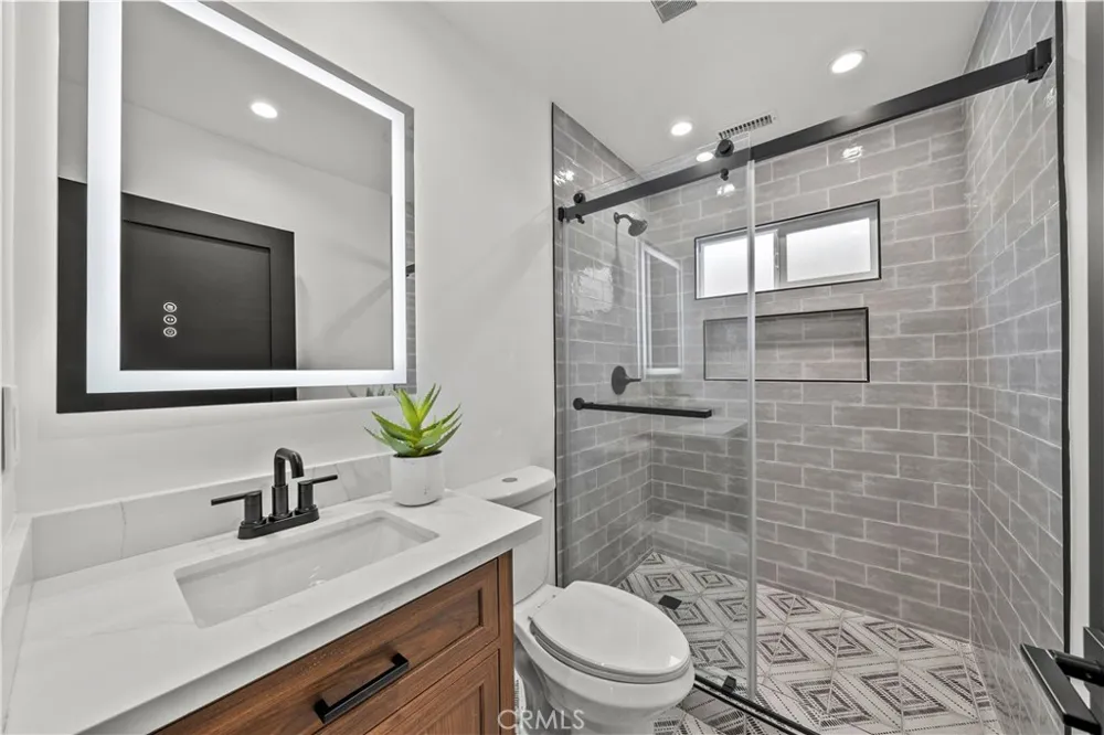 6916 Bianca Lake Balboa, CA 91406