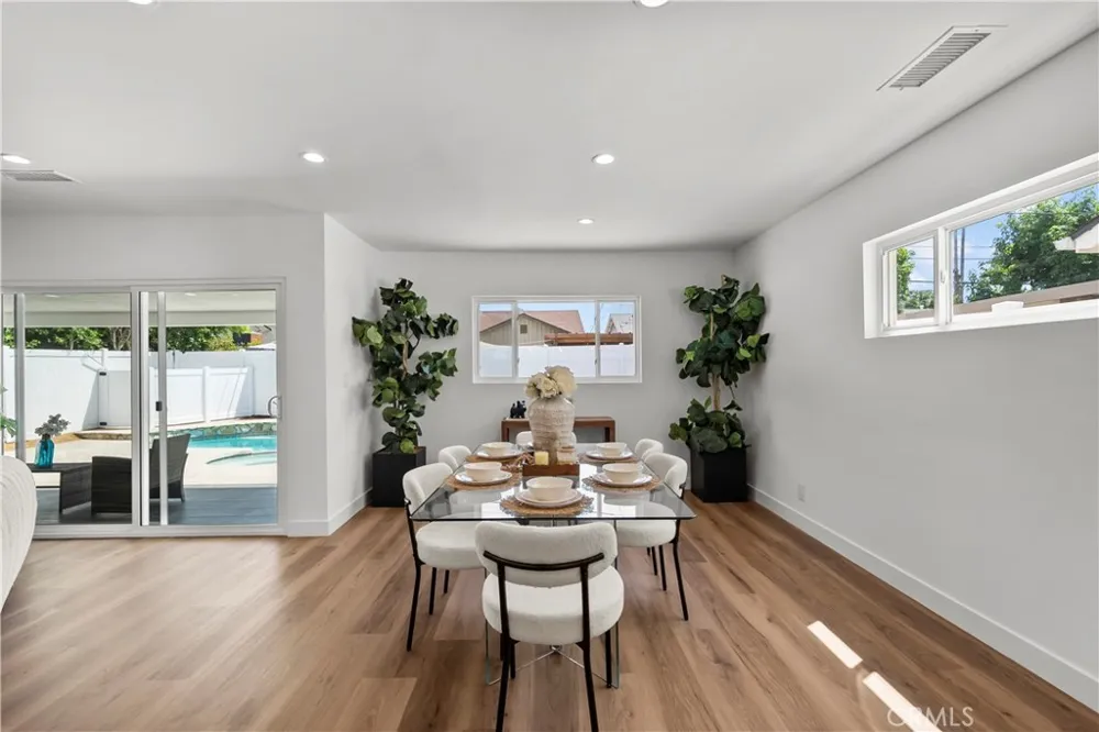 6916 Bianca Lake Balboa, CA 91406