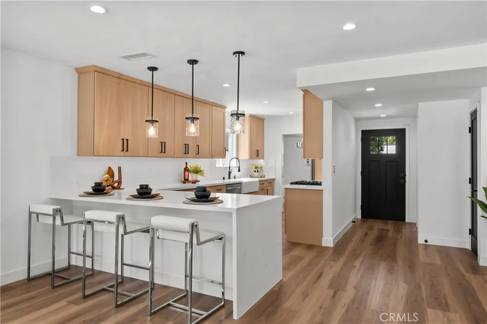 6916 Bianca Lake Balboa, CA 91406