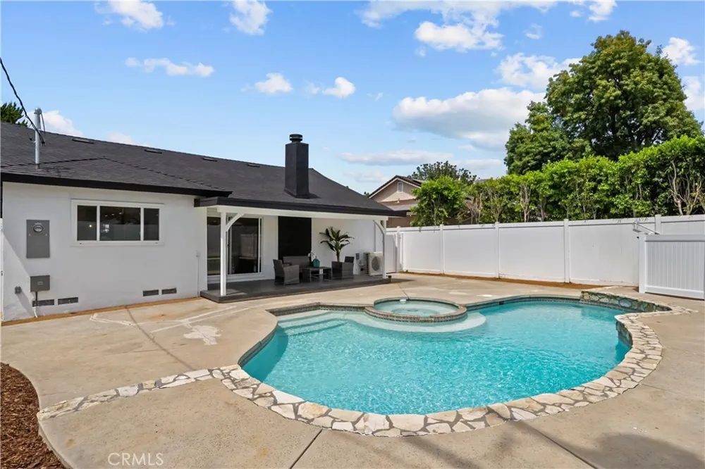 6916 Bianca Lake Balboa, CA 91406