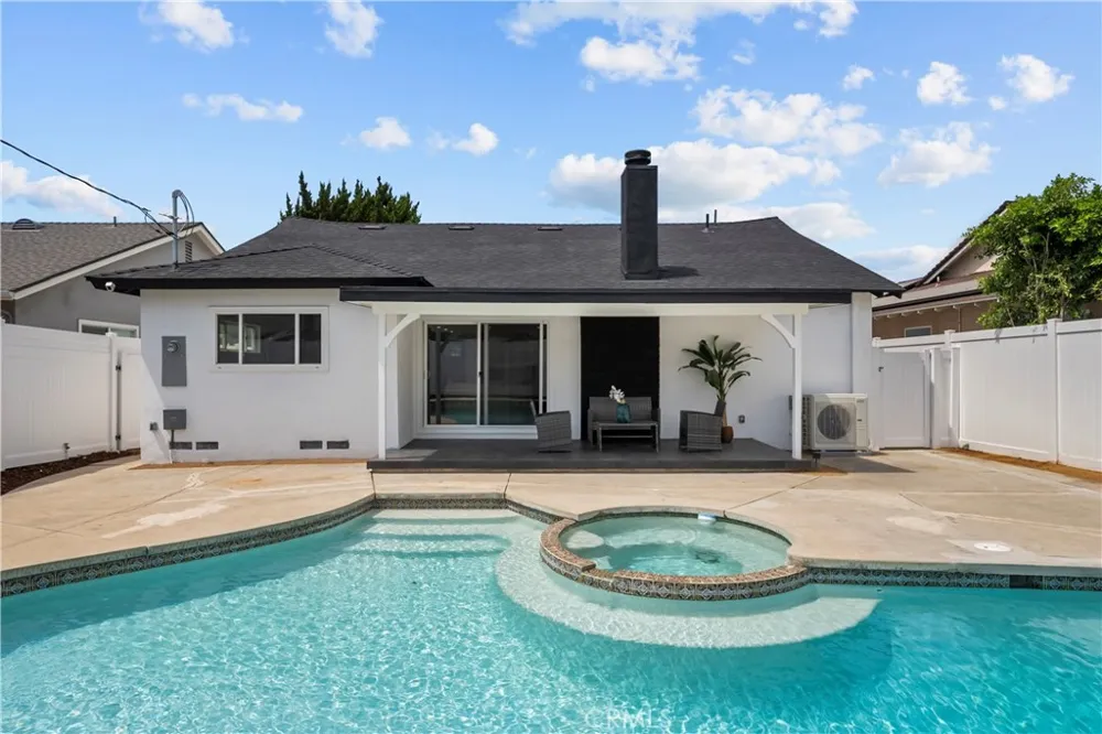 6916 Bianca Lake Balboa, CA 91406