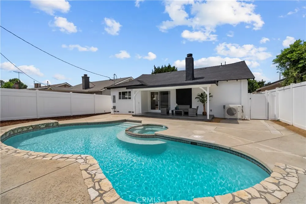 6916 Bianca Lake Balboa, CA 91406