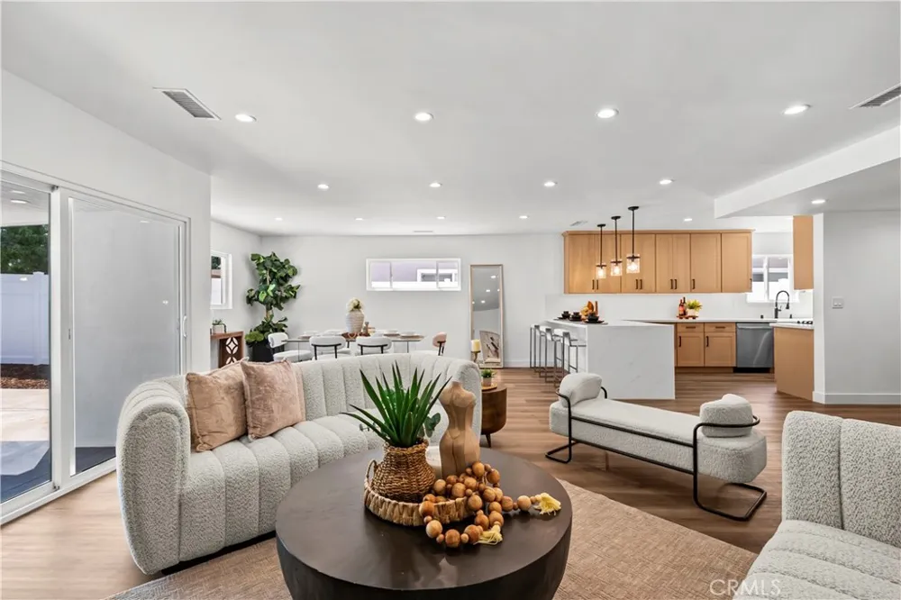 6916 Bianca Lake Balboa, CA 91406