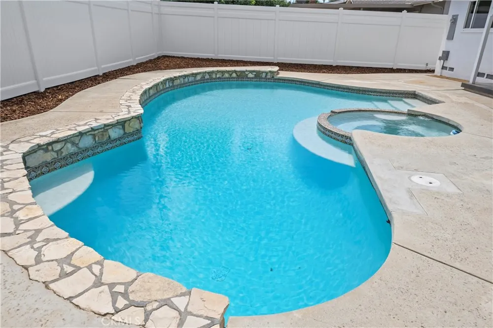 6916 Bianca Lake Balboa, CA 91406