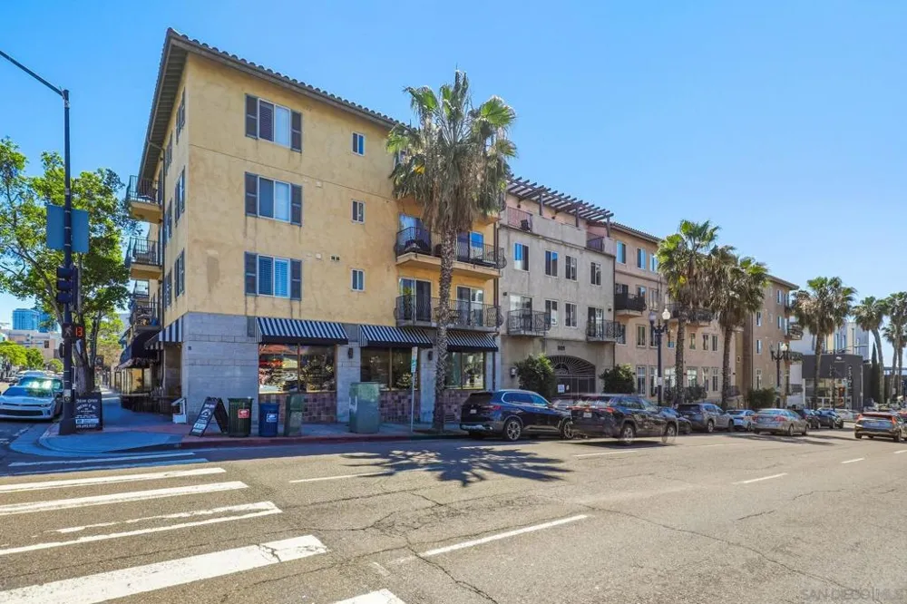 801 W Hawthorn #406 San Diego, CA 92101