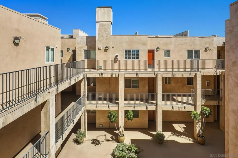 801 W Hawthorn #406 San Diego, CA 92101