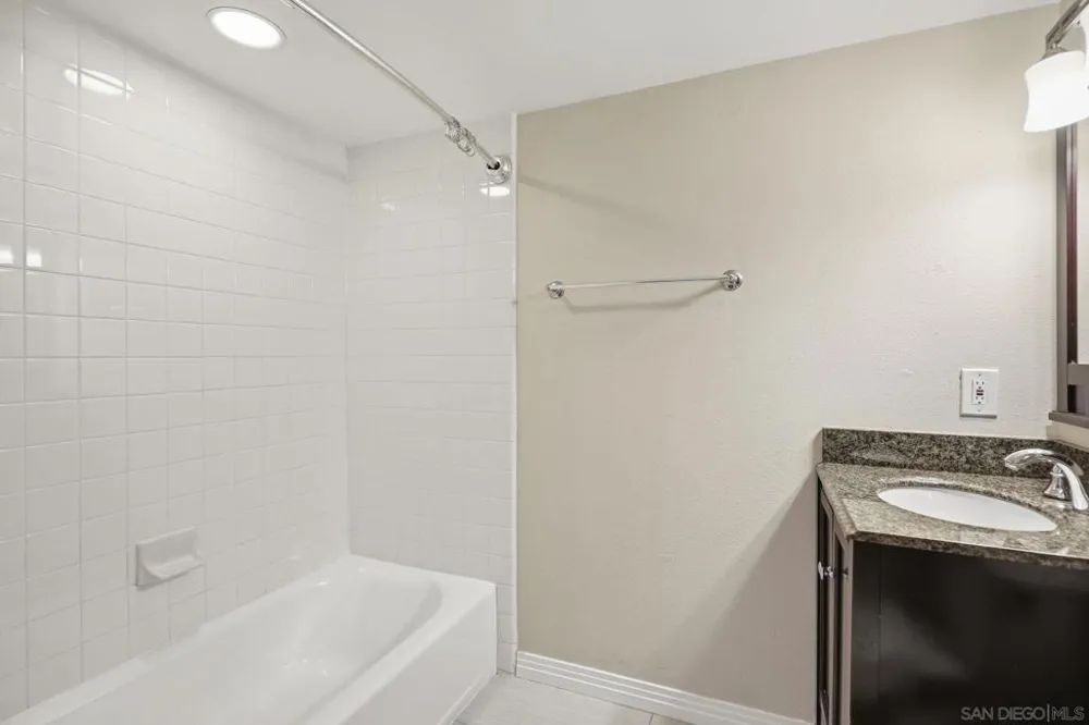 801 W Hawthorn #406 San Diego, CA 92101