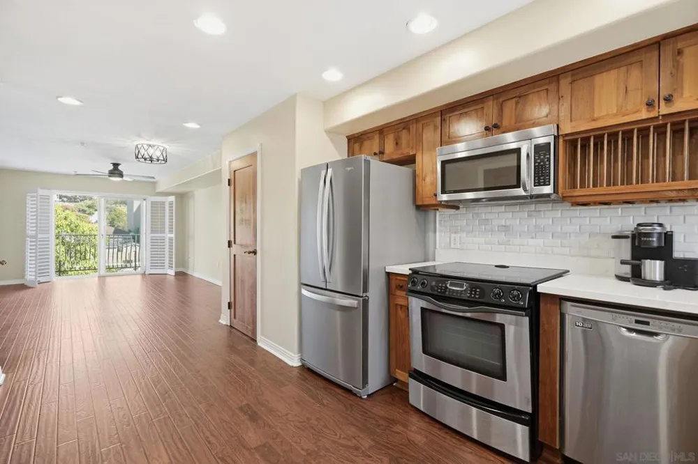801 W Hawthorn #406 San Diego, CA 92101
