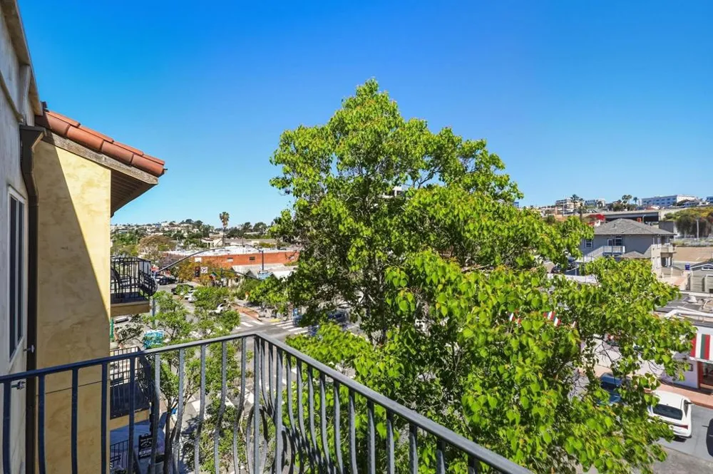 801 W Hawthorn #406 San Diego, CA 92101