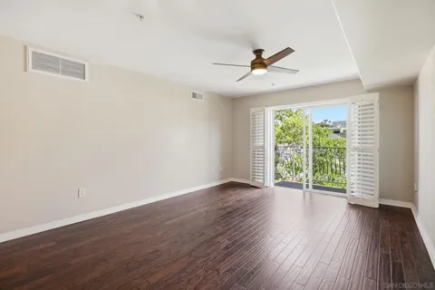 801 W Hawthorn #406