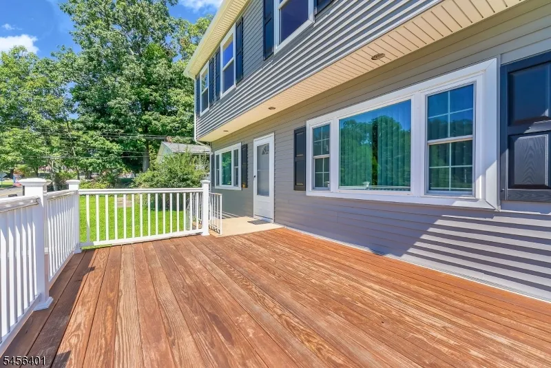 13 Hopatchung Rd Hopatcong, NJ 07843
