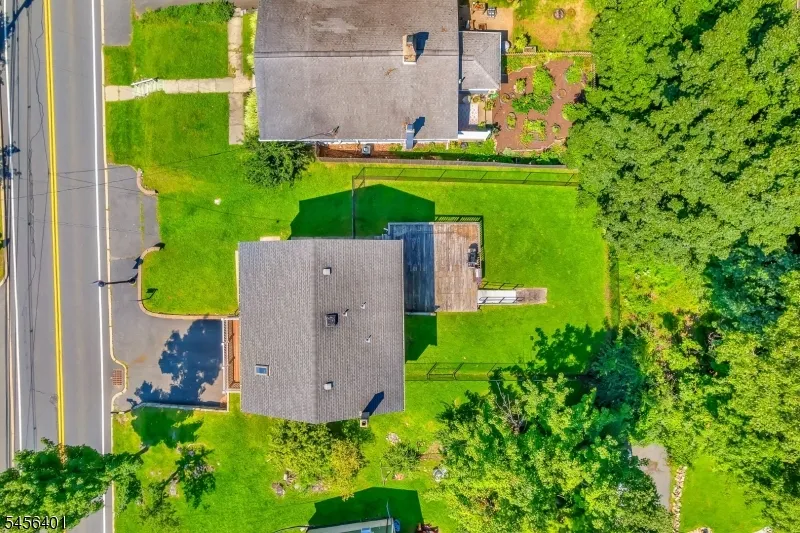 13 Hopatchung Rd Hopatcong, NJ 07843