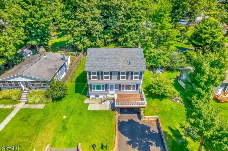 13 Hopatchung Rd Hopatcong, NJ 07843