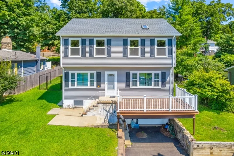 13 Hopatchung Rd Hopatcong, NJ 07843