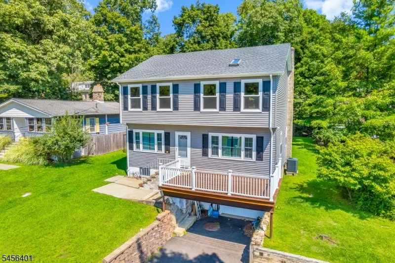 13 Hopatchung Rd Hopatcong, NJ 07843
