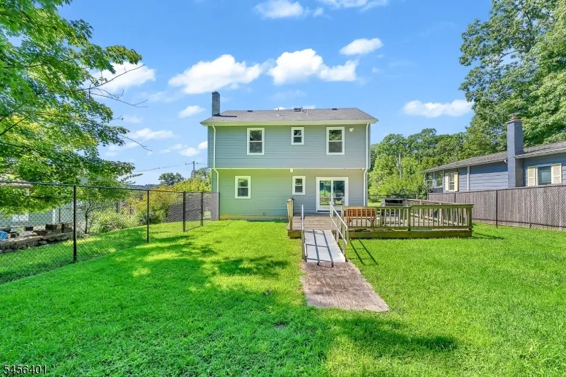 13 Hopatchung Rd Hopatcong, NJ 07843