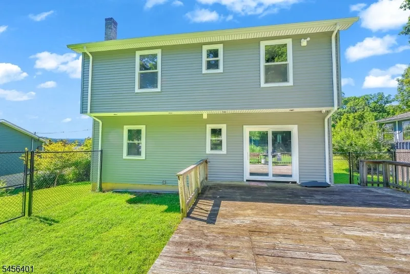13 Hopatchung Rd Hopatcong, NJ 07843