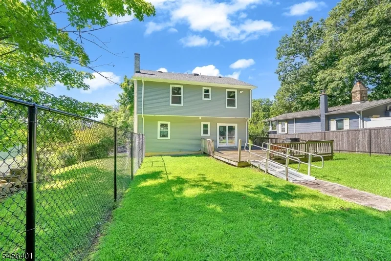 13 Hopatchung Rd Hopatcong, NJ 07843