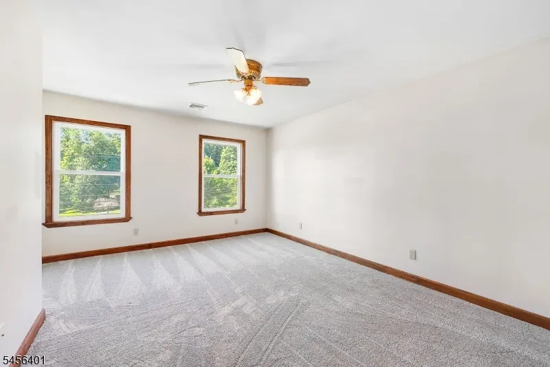 13 Hopatchung Rd Hopatcong, NJ 07843