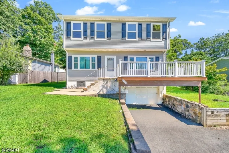 13 Hopatchung Rd Hopatcong, NJ 07843