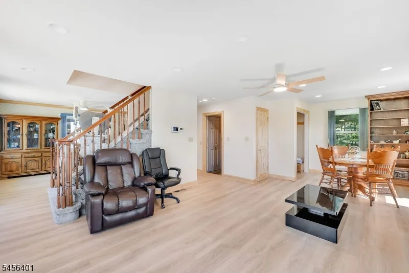 13 Hopatchung Rd Hopatcong, NJ 07843