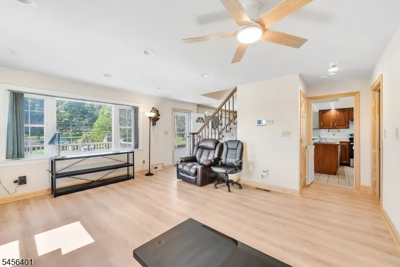 13 Hopatchung Rd Hopatcong, NJ 07843