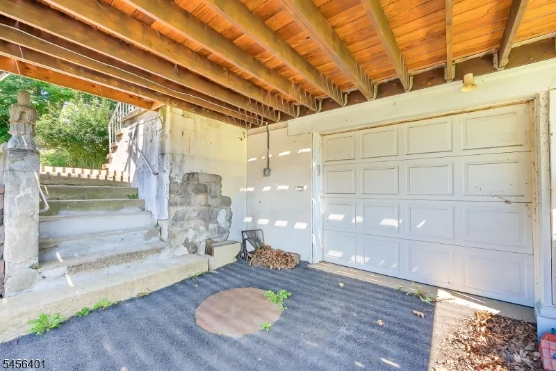 13 Hopatchung Rd Hopatcong, NJ 07843
