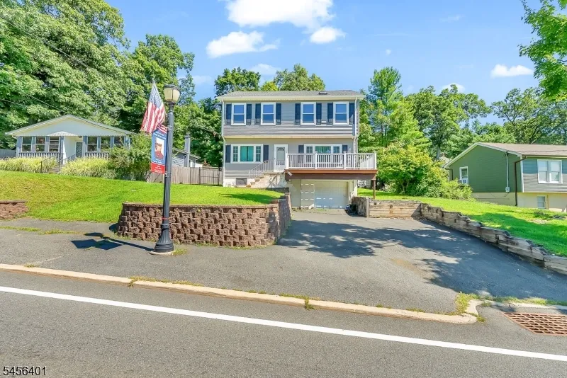 13 Hopatchung Rd Hopatcong, NJ 07843