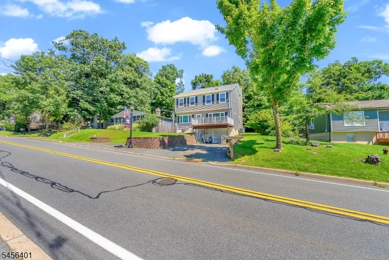 13 Hopatchung Rd Hopatcong, NJ 07843