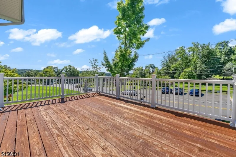 13 Hopatchung Rd Hopatcong, NJ 07843