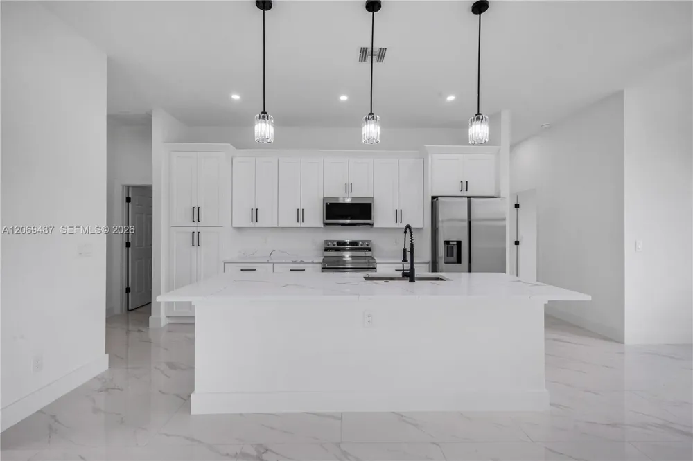 3005 S Ida Ave Lehigh Acres, FL 33971